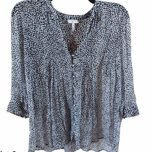 Joie silk hi low pleated feminine blouse - Picture 2 of 14